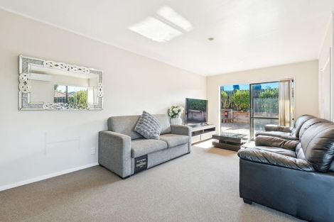 Photo of property in 9 Eloise Place, Clendon Park, Auckland, 2103
