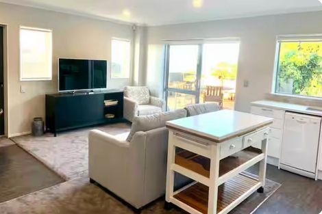 Photo of property in 1 Hoskins Avenue, Hillsborough, Auckland, 1042