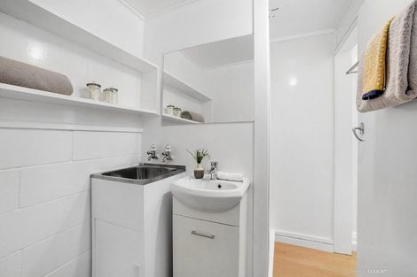 Photo of property in 38 Bedford Street, Northland, Wellington, 6012