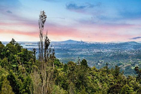 Photo of property in 408a Scenic Drive, Waiatarua, Auckland, 0612