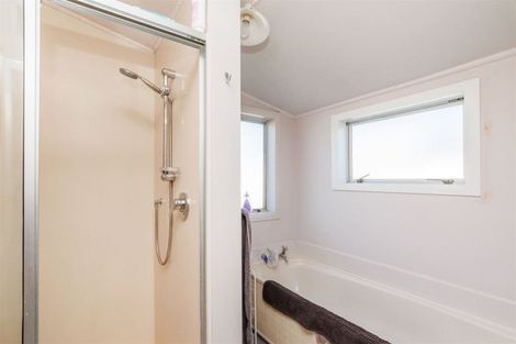 Photo of property in 20 Nuku Street, Tangimoana, 4822