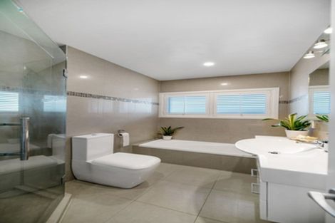 Photo of property in 11 The Anchorage, Sunnyhills, Auckland, 2010