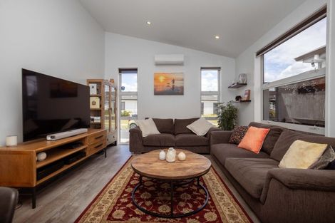 Photo of property in 28 Marion Crescent, Papamoa Beach, Papamoa, 3118