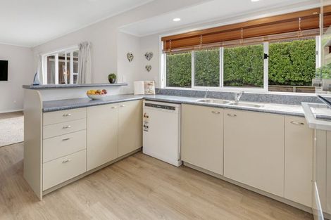 Photo of property in 5 Parramatta Place, Botany Downs, Auckland, 2010