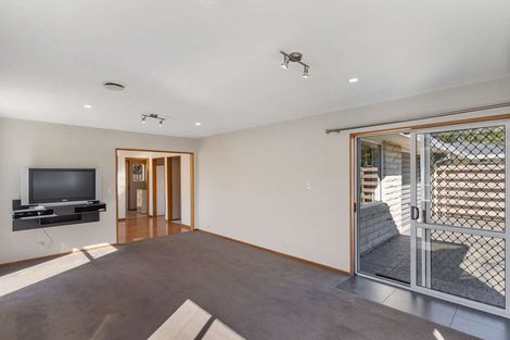 Photo of property in 2/20 Sawyers Arms Road, Northcote, Christchurch, 8052
