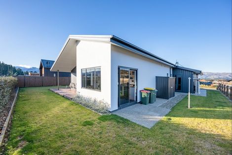 Photo of property in 37 Pounamu Avenue, Albert Town, Wanaka, 9305