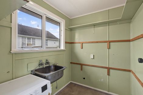 Photo of property in 56 Cook Street, Marfell, New Plymouth, 4310