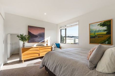 Photo of property in 2/2 Stone Street, Miramar, Wellington, 6022