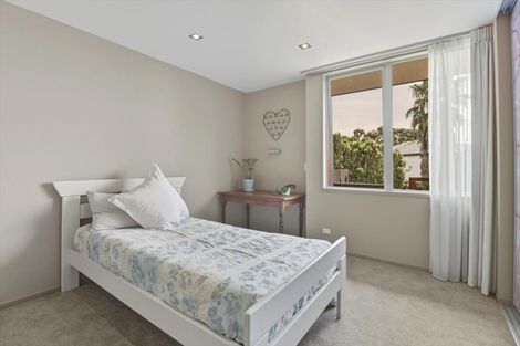 Photo of property in 12 Highlight Parade, Te Atatu South, Auckland, 0610