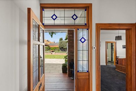 Photo of property in 1 Roslyn Road, Bluff Hill, Napier, 4110