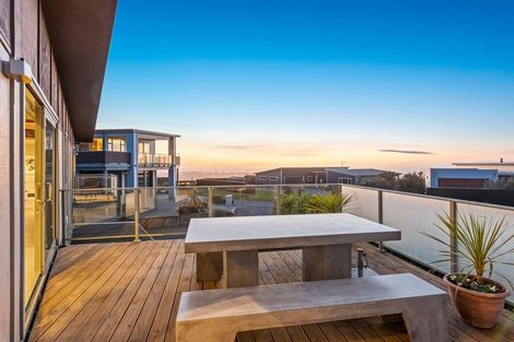 Photo of property in 6 Ocean Vista Lane, Paraparaumu, 5032