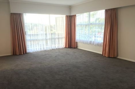Photo of property in 25 Walnut Lane, Browns Bay, Auckland, 0630