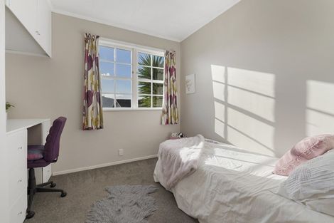 Photo of property in 10 Colonial Grove, Tawa, Wellington, 5028