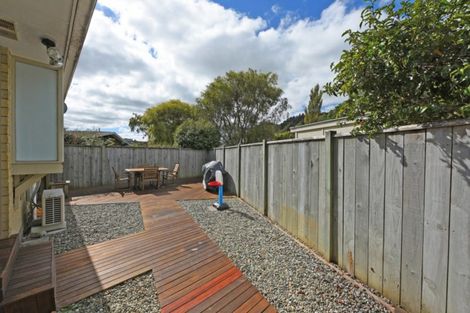 Photo of property in 25a Deller Grove, Silverstream, Upper Hutt, 5019