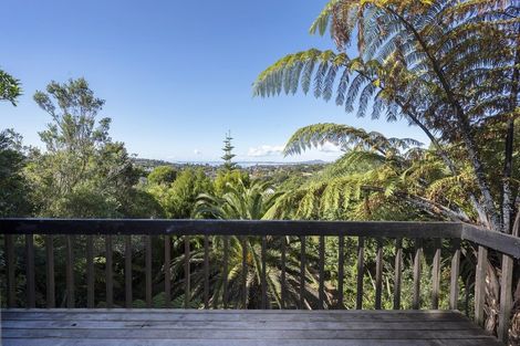 Photo of property in 2/813 East Coast Road, Northcross, Auckland, 0630