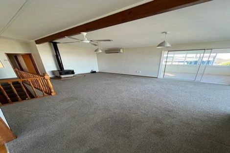 Photo of property in 9 Ellesmere Crescent, Pakuranga Heights, Auckland, 2010