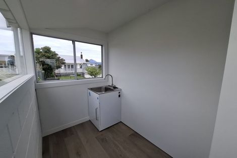 Photo of property in 33 Fulford Street, New Plymouth, 4310