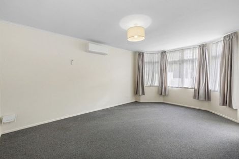 Photo of property in 87 Queens Drive, Lyall Bay, Wellington, 6022