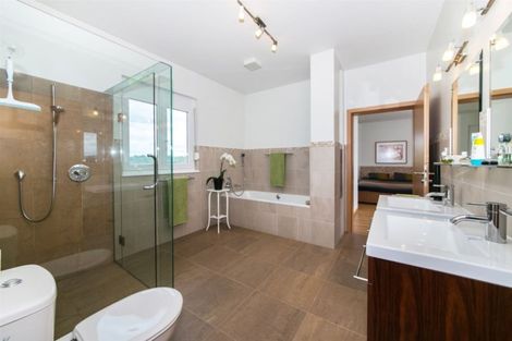 Photo of property in 32 Red Hills Road, Massey, Auckland, 0614