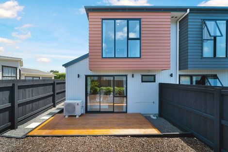 Photo of property in 7/17 Rewarewa Road, Te Atatu Peninsula, Auckland, 0610
