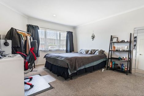 Photo of property in 4 Wakaroa Avenue, Te Atatu Peninsula, Auckland, 0610