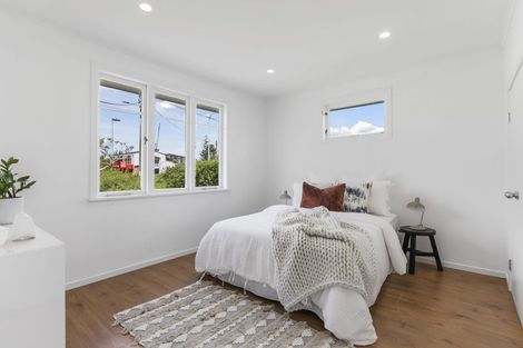 Photo of property in 1/55 Northcote Road, Hillcrest, Auckland, 0627