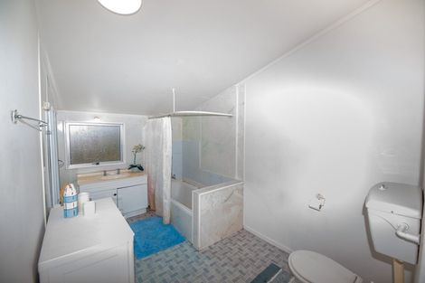 Photo of property in 18 Hollydale Grove, Churton Park, Wellington, 6037