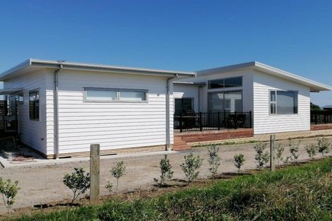 Photo of property in 58 Anglers Avenue, Warea, New Plymouth, 4381