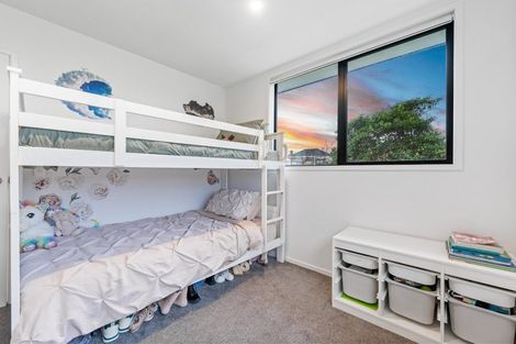 Photo of property in 52f Vodanovich Road, Te Atatu South, Auckland, 0610