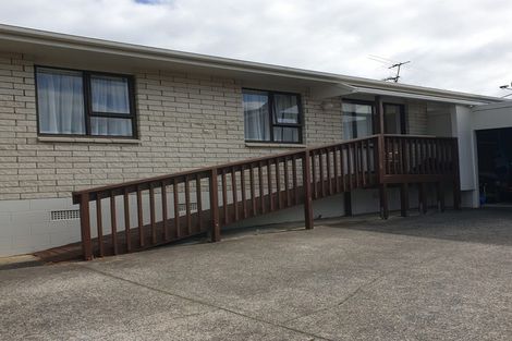 Photo of property in 32b Edgewater Parade, Waiuku, 2123
