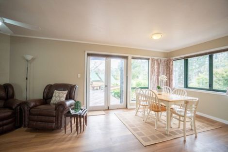 Photo of property in 39 Springdale Grove, Fitzherbert, Palmerston North, 4410