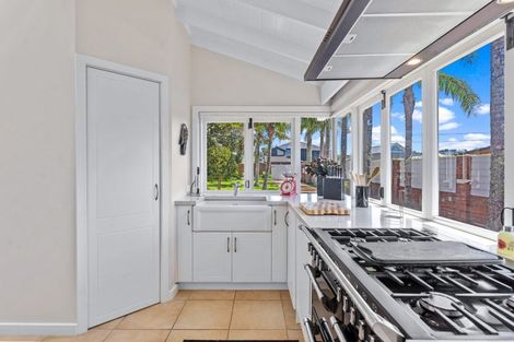 Photo of property in 31 Milford Road, Milford, Auckland, 0620