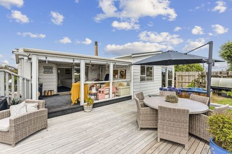 Photo of property in 8 Norna Grove, Waikawa Beach, Levin, 5573