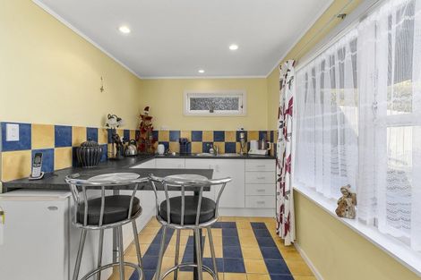 Photo of property in 5 Beverley Grove, Paparangi, Wellington, 6037