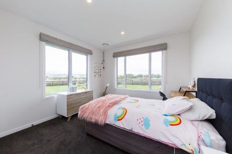 Photo of property in 33 Hartwell Drive, Kelvin Grove, Palmerston North, 4470