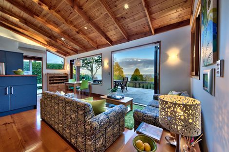 Photo of property in 146 Cliff View Drive, Green Bay, Auckland, 0604