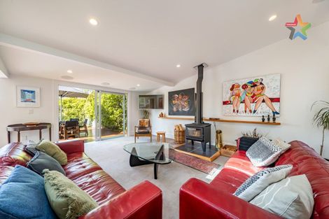 Photo of property in 100 Korokoro Road, Korokoro, Lower Hutt, 5012