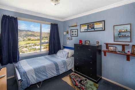 Photo of property in 52 Saint Johns Terrace, Tawa, Wellington, 5028