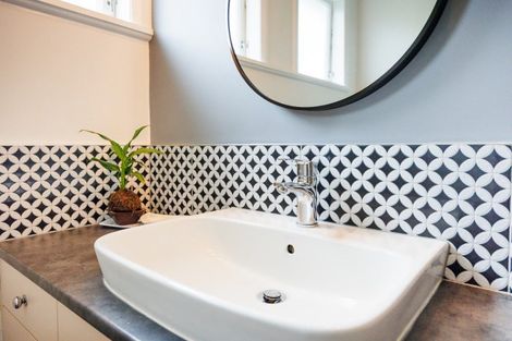 Photo of property in 10 Nairn Crescent, Awapuni, Palmerston North, 4412