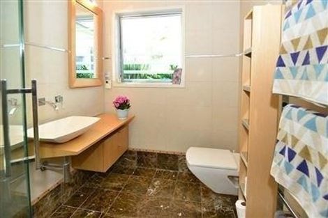 Photo of property in 42a Tindalls Bay Road, Tindalls Beach, Whangaparaoa, 0930