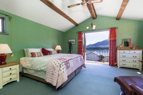 Photo of property in 1 Garland Terrace, Kelvin Heights, Queenstown, 9300