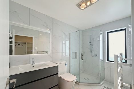 Photo of property in 42d Farringdon Street, Glen Innes, Auckland, 1072