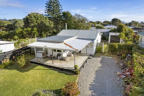 Photo of property in 29 Rangiuru Road, Otaki Beach, Otaki, 5512