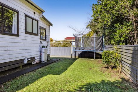 Photo of property in 9 Carrington Street, Inglewood, 4330