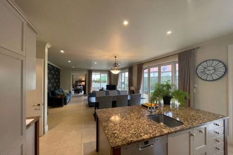 Photo of property in 11 Fairfield Lane, East Tamaki Heights, Auckland, 2016