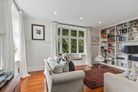 Photo of property in 40 Ngaio Road, Kelburn, Wellington, 6012