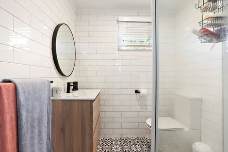 Photo of property in 1/75 Atkinson Road, Titirangi, Auckland, 0604