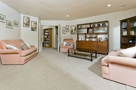 Photo of property in 8 Falstone Lane, Browns Bay, Auckland, 0630