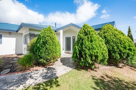 Photo of property in 32 Guildford Drive, Paraparaumu, 5032