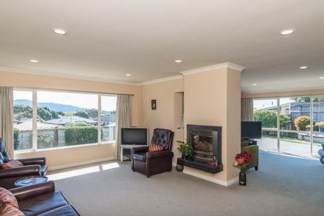 Photo of property in 28 Quadrant Heights, Paraparaumu, 5032